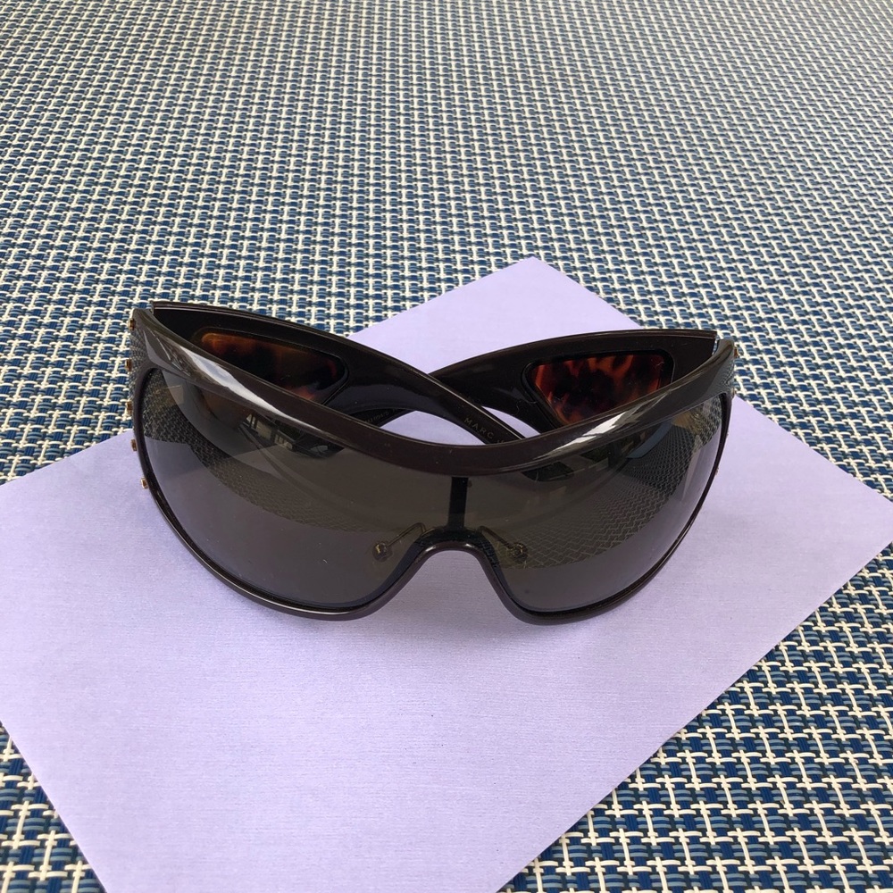 Super cute Marc Jacobs oversized sunglasses